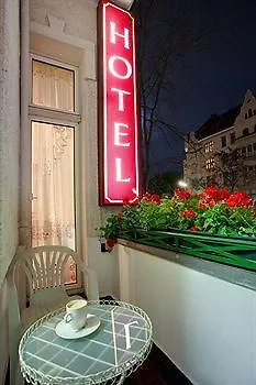 Konukevi Hotel-pension Am Savignyplatz 2*