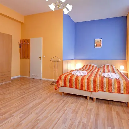 Konukevi Hotel-pension Am Savignyplatz Berlin